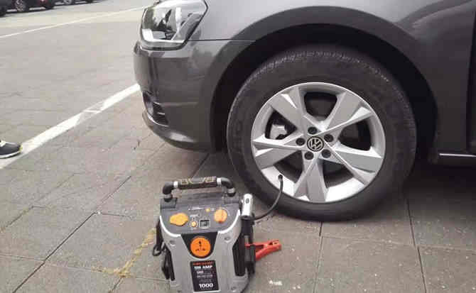 勐腊汽车搭电案例