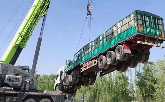 勐腊道路脱困救援案例